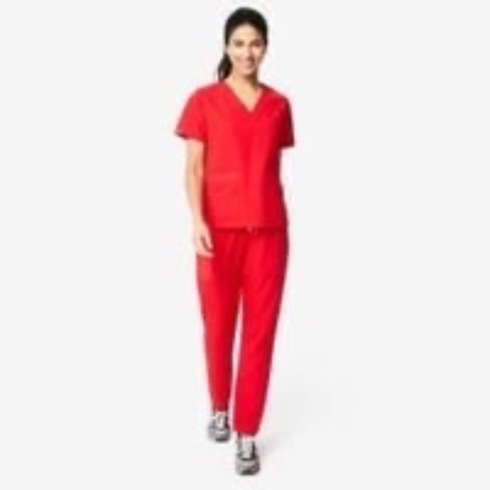 Figs women's Red Manari - Slim-Leg Cargo Scrub Pants - L / Red